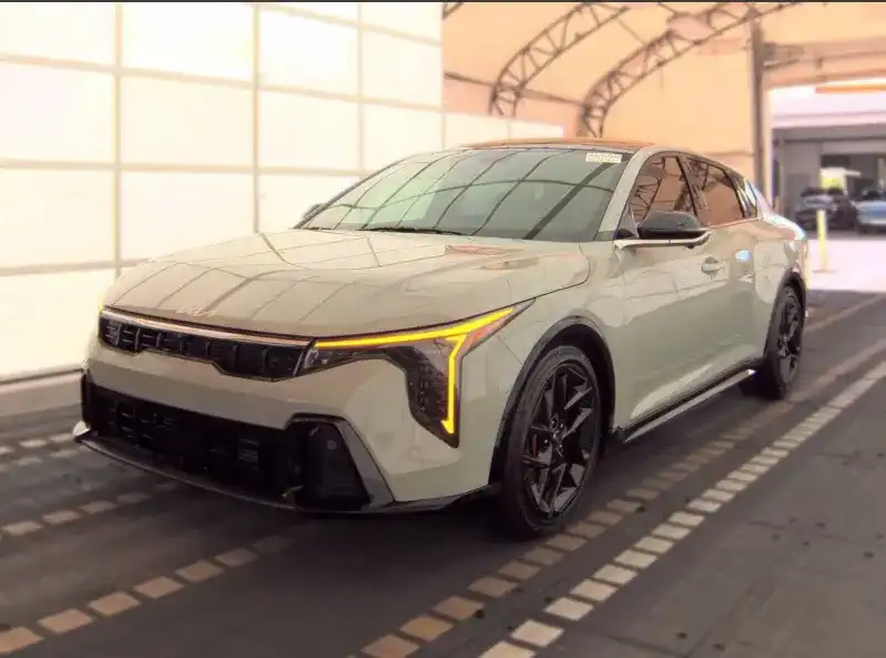 2025 Kia K4 Turbo GT-Line Auto's photo