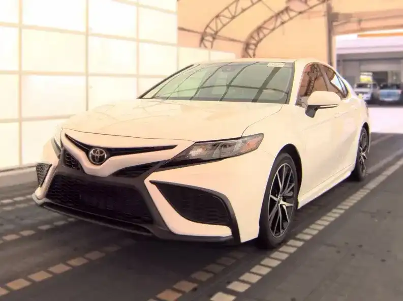 2024 Toyota Camry SE's photo