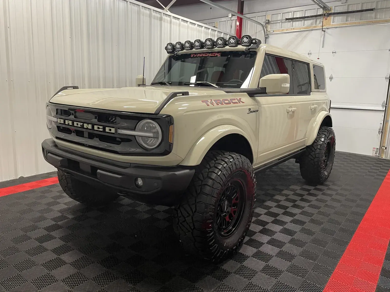2025 Ford Bronco Outer Banks 4x4 photo 5