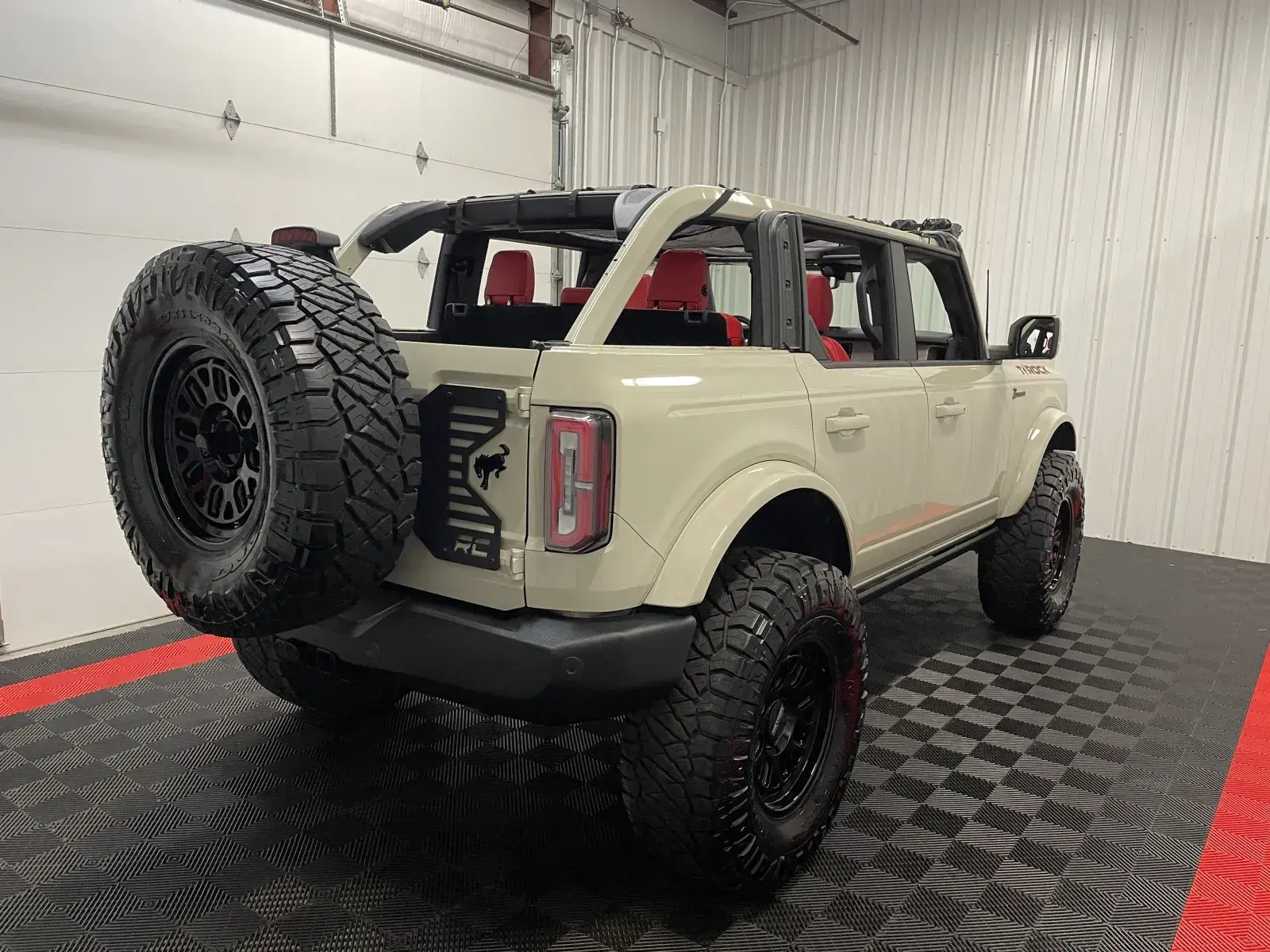 2025 Ford Bronco Outer Banks 4x4 photo 3