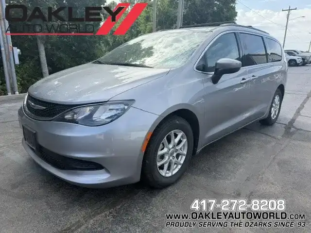 2021 Chrysler Voyager LXI's photo