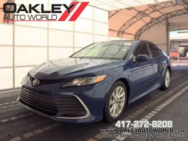 2024 Toyota Camry LE's photo