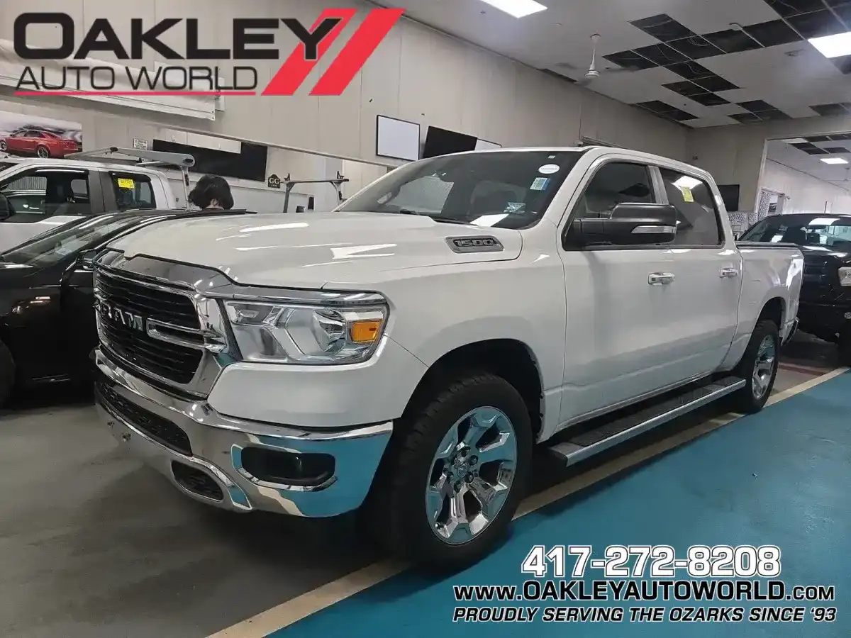 2019 RAM 1500 Big Horn/Lone Star 4x4 Crew Cab 5'7's photo