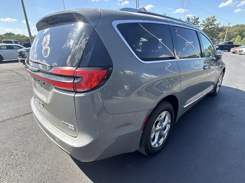 2021 Chrysler Pacifica Limited photo 4