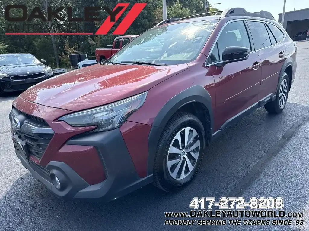 2025 Subaru Outback Premium's photo