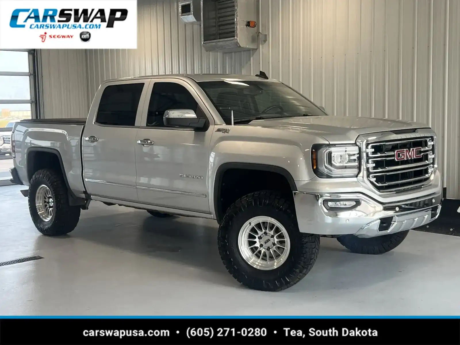 2016 GMC Sierra 4WD Crew Cab Short Box SLT w/R8J's photo