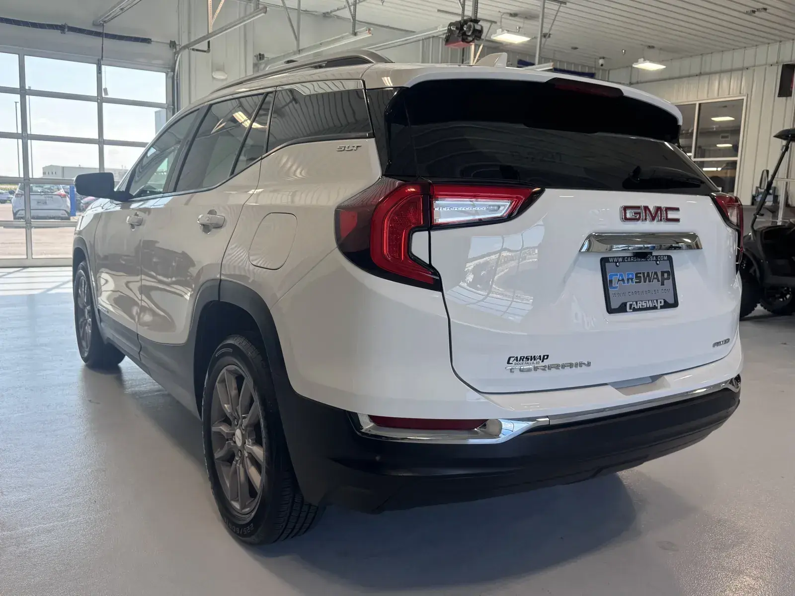 2024 GMC Terrain SLT AWD photo 5