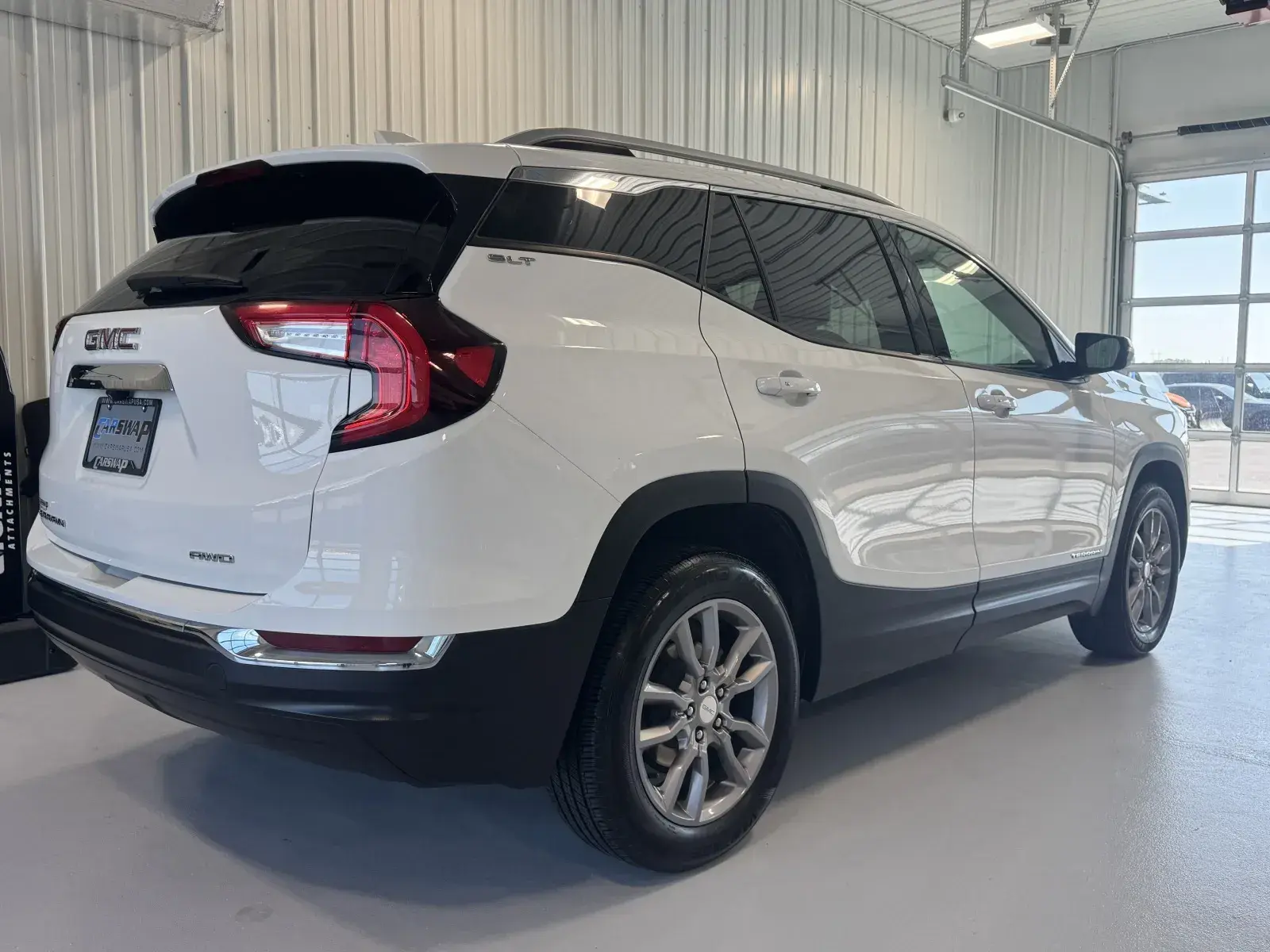 2024 GMC Terrain SLT AWD photo 3