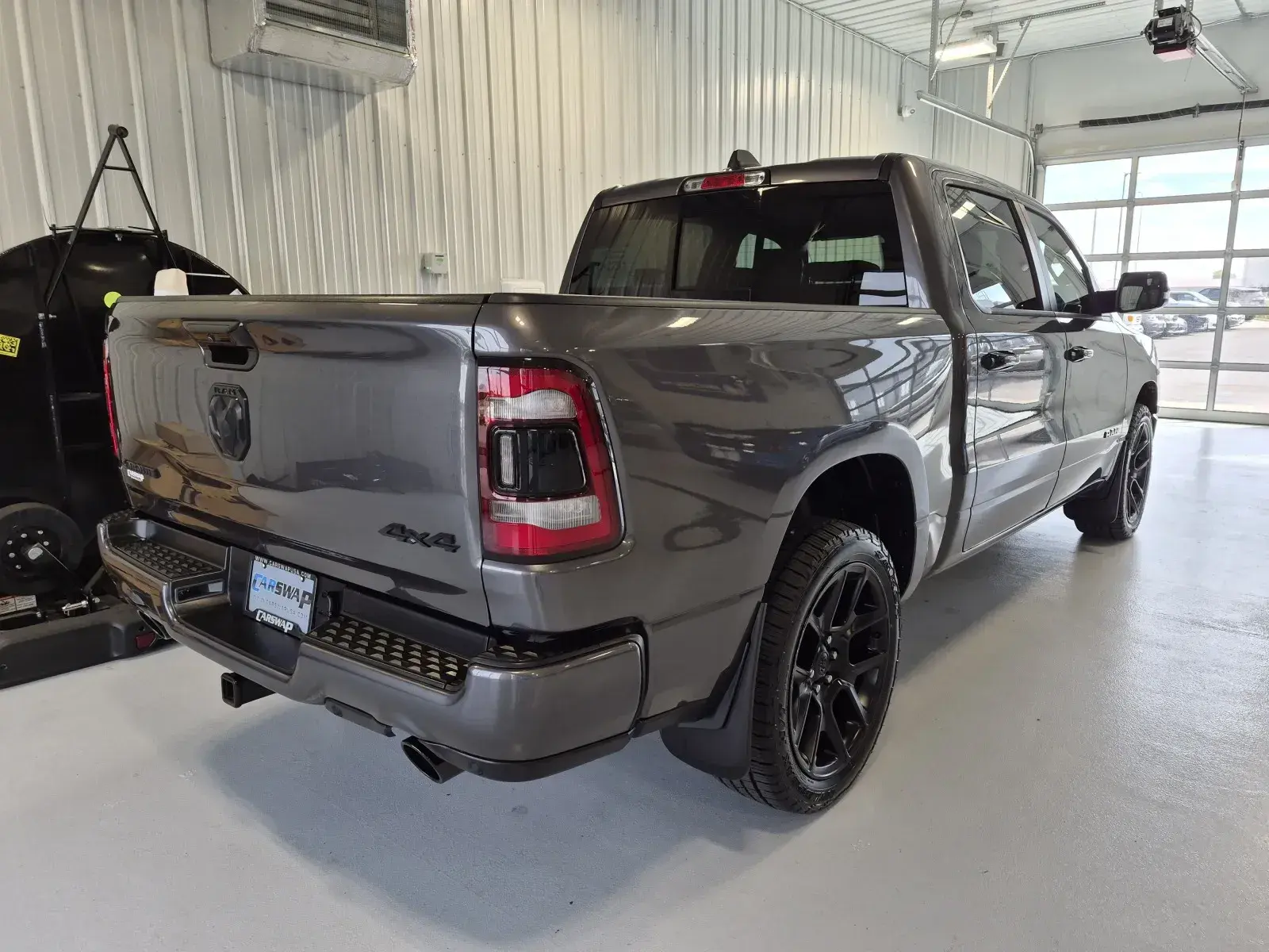 2024 RAM 1500 undefined photo 3