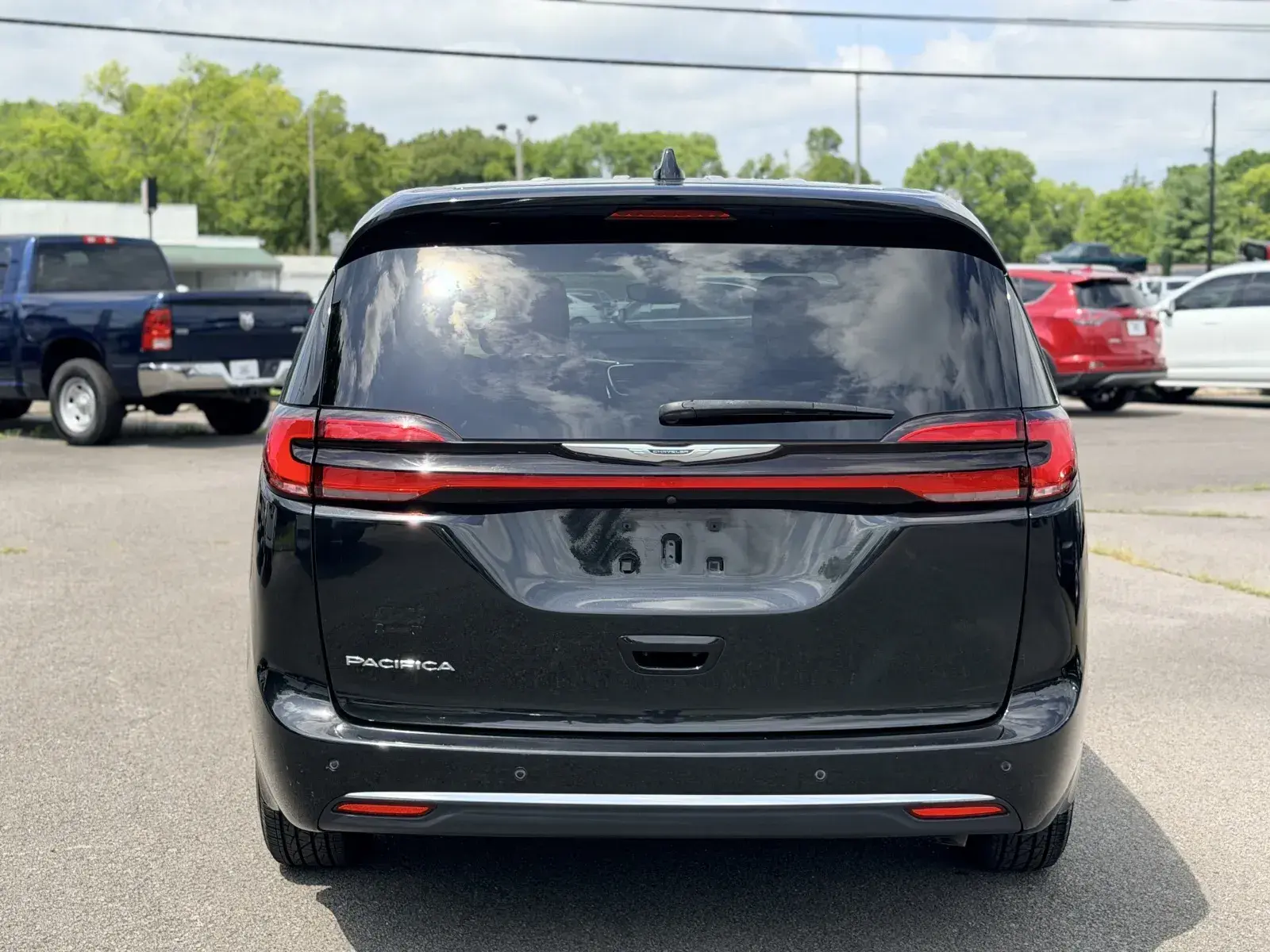 2023 Chrysler Pacifica Touring photo 5