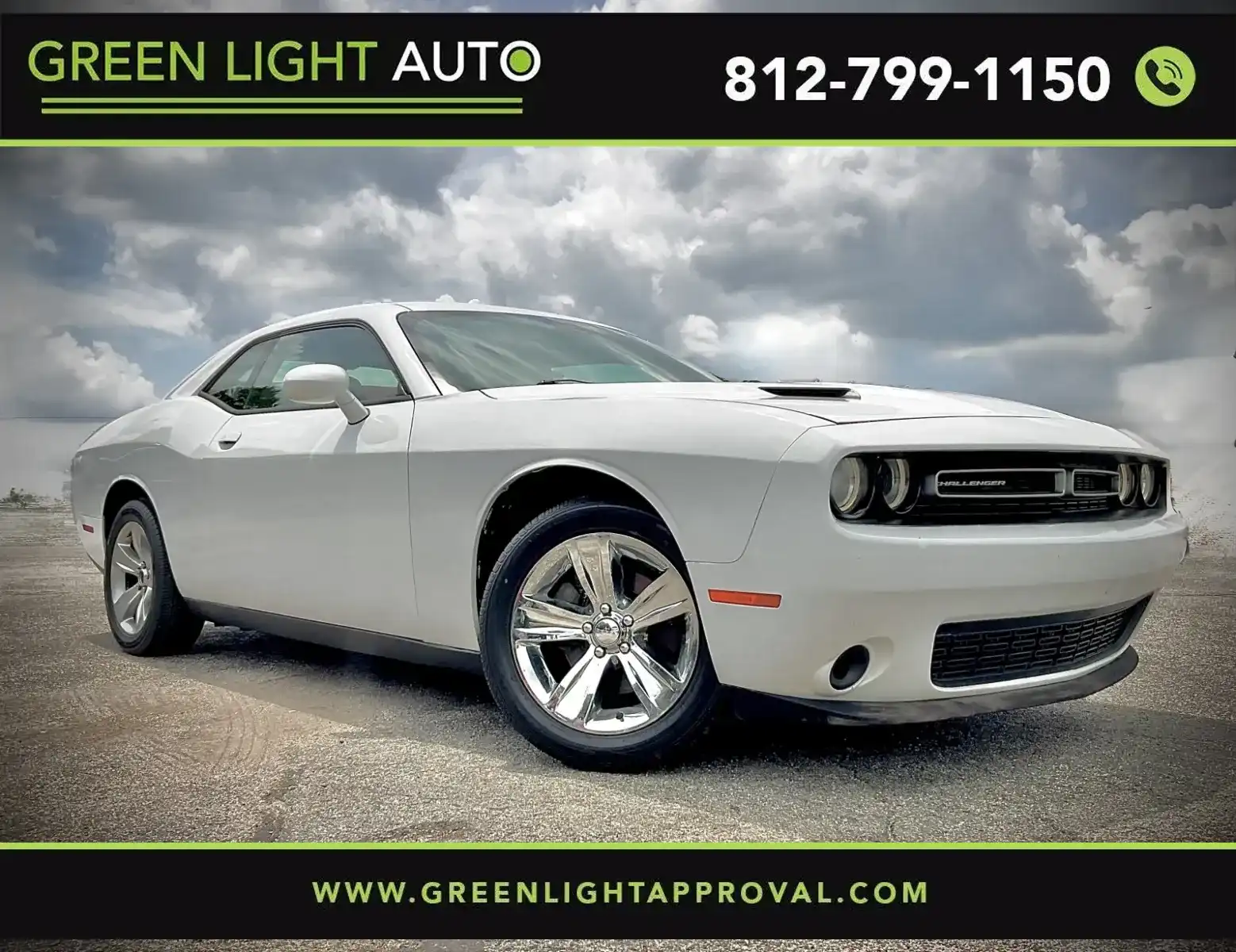 2015 Dodge Challenger SXT's photo