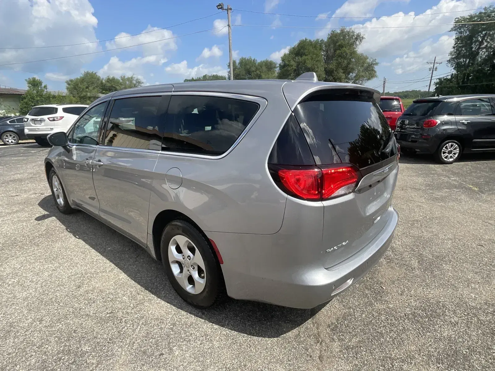2017 Chrysler Pacifica LX photo 4
