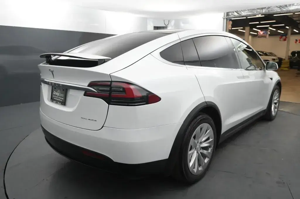 2020 Tesla Model X Long Range Plus photo 5