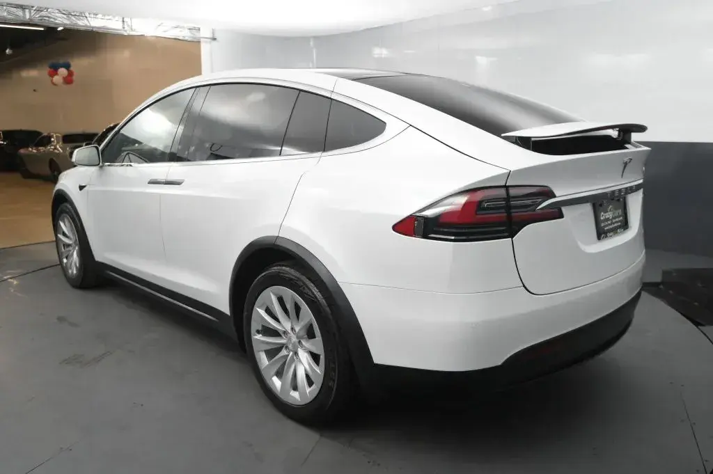 2020 Tesla Model X Long Range Plus photo 3