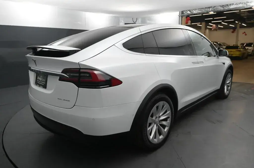 2020 Tesla Model X Long Range Plus photo 5