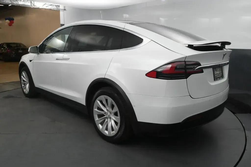 2020 Tesla Model X Long Range Plus photo 3