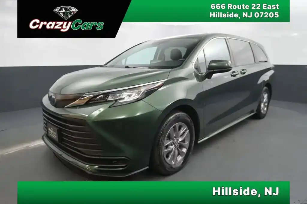 2022 Toyota Sienna LE 8-Passenger Hybrid AWD's photo