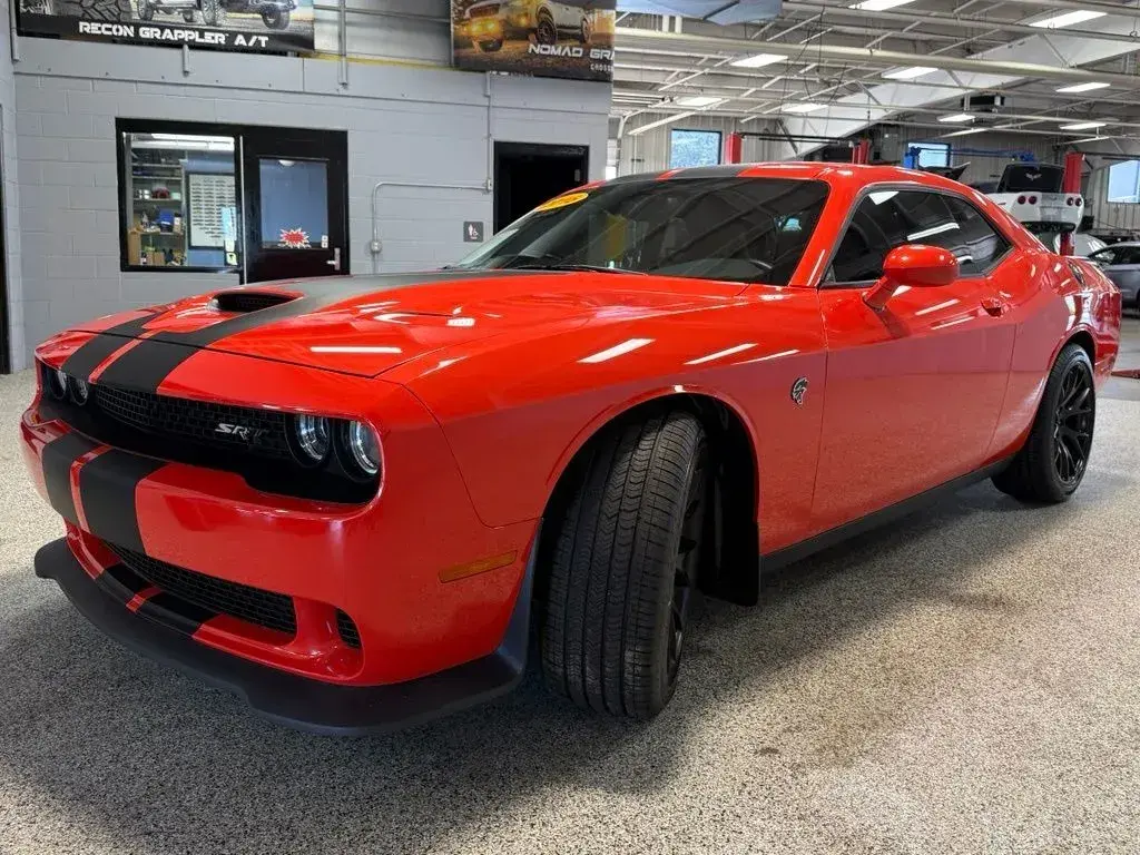 2016 Dodge Challenger SRT Hellcat photo 3