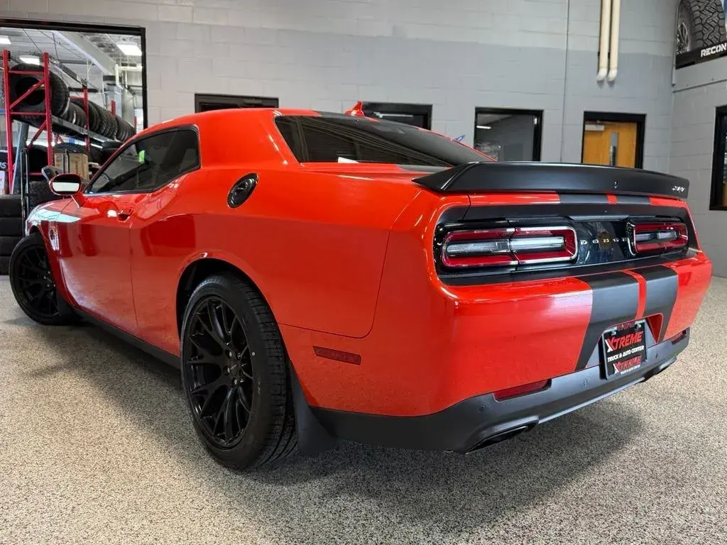 2016 Dodge Challenger SRT Hellcat photo 5