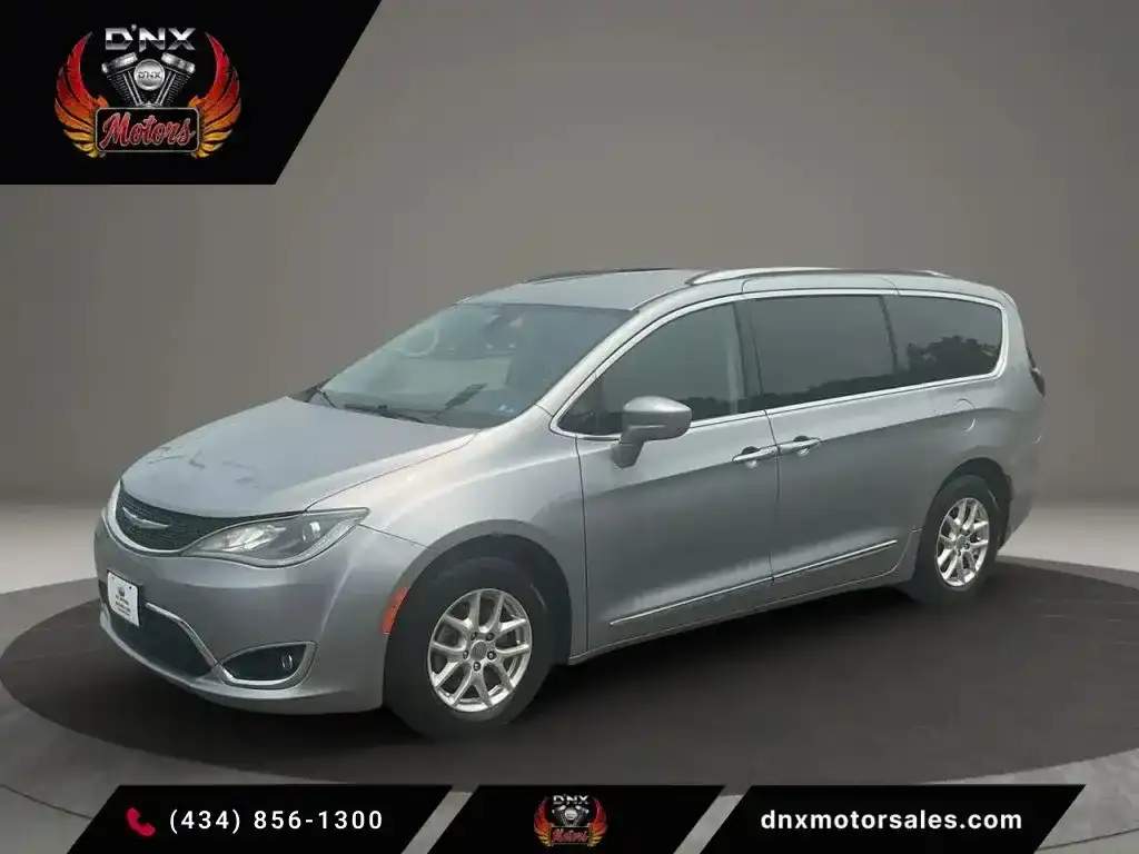 2020 Chrysler Pacifica Touring L's photo