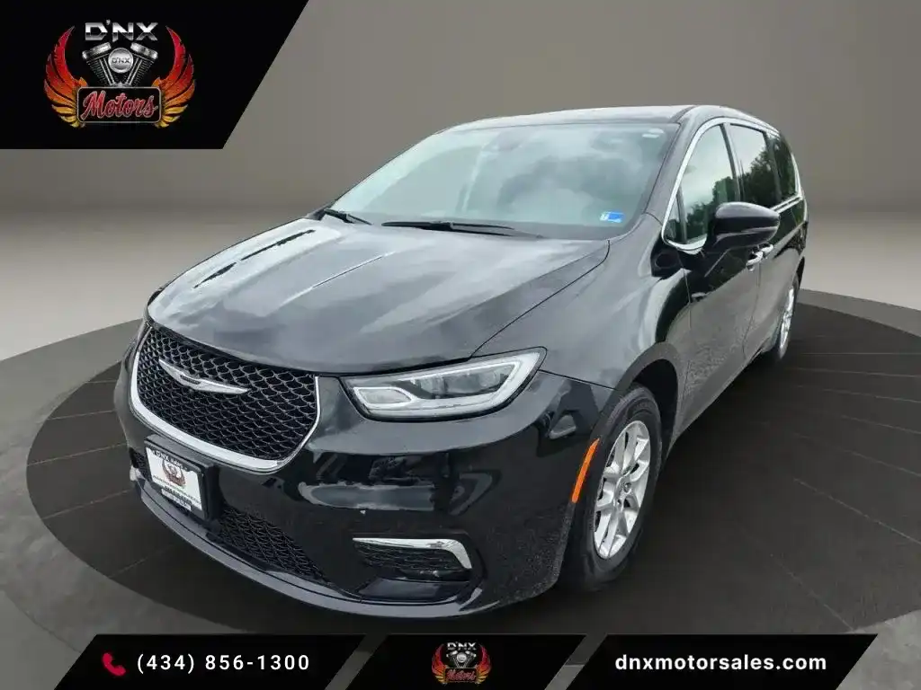 2024 Chrysler Pacifica Touring L's photo