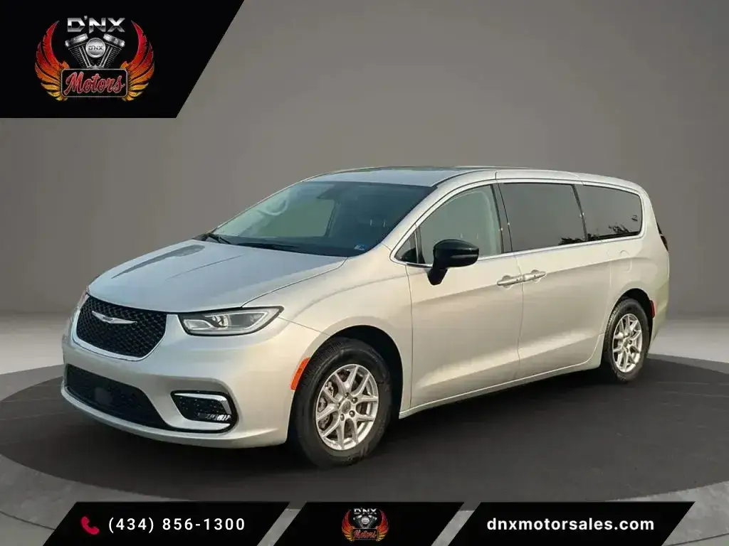2024 Chrysler Pacifica Touring L photo 1