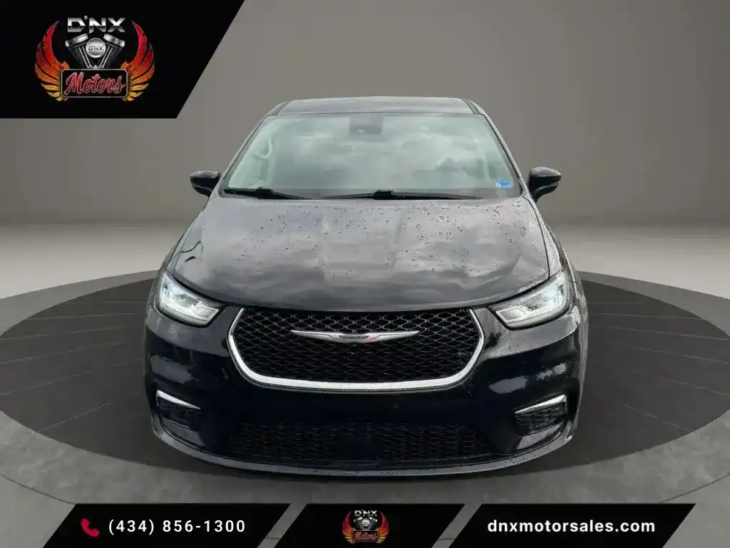 2024 Chrysler Pacifica Touring L's photo