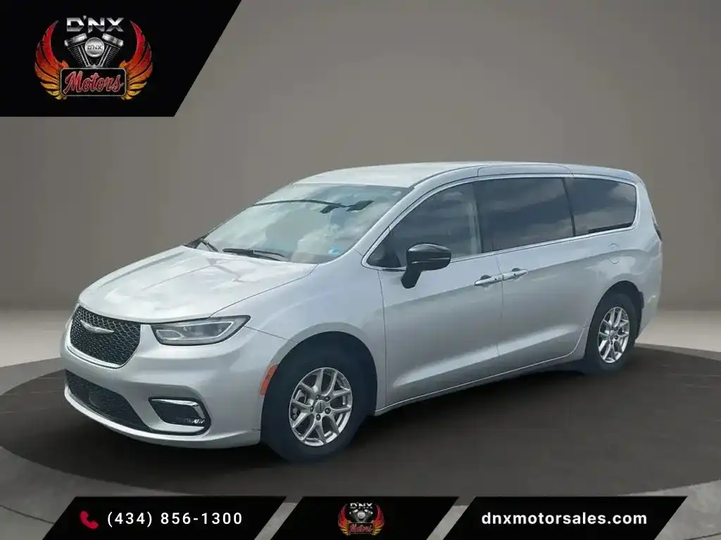 2024 Chrysler Pacifica Touring L's photo