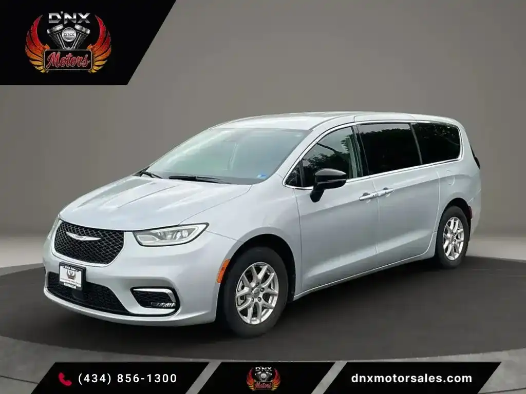2024 Chrysler Pacifica Touring L's photo