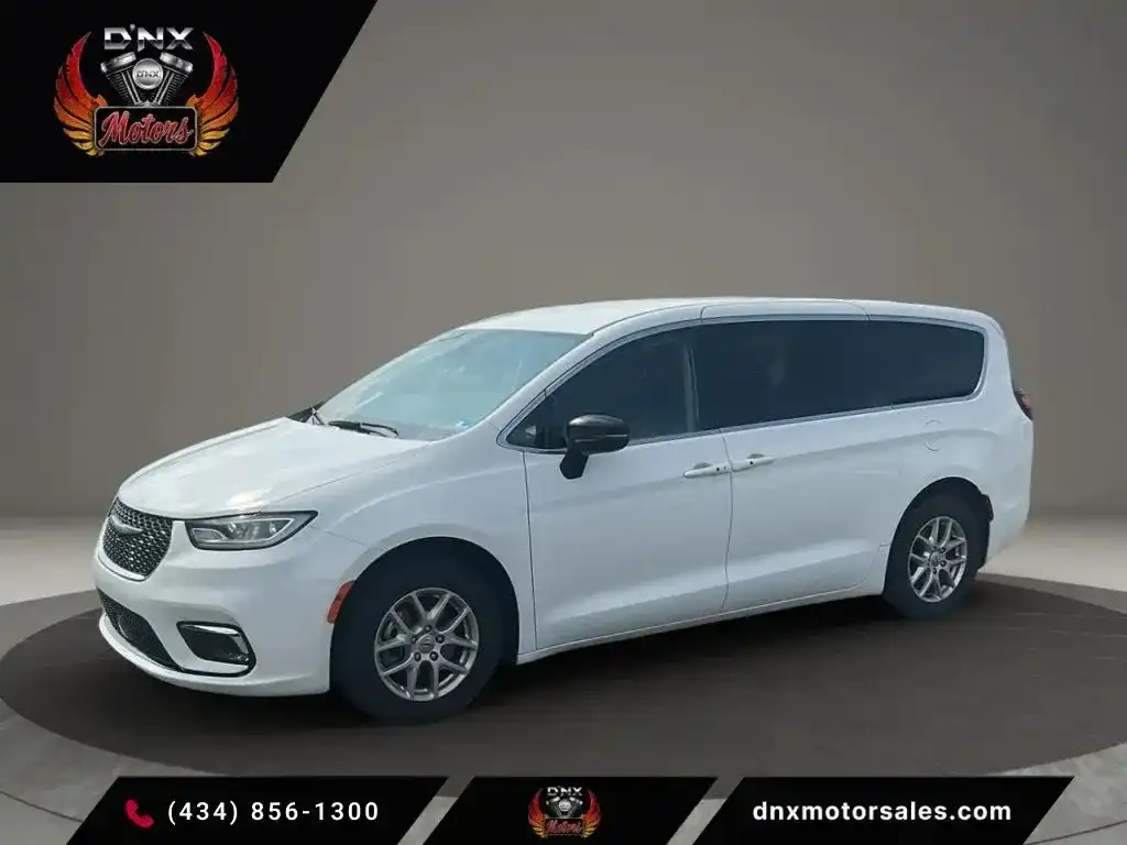 2024 Chrysler Pacifica Touring L's photo