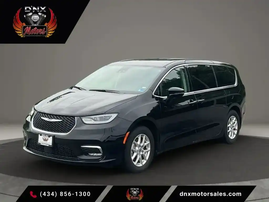 2024 Chrysler Pacifica Touring L's photo