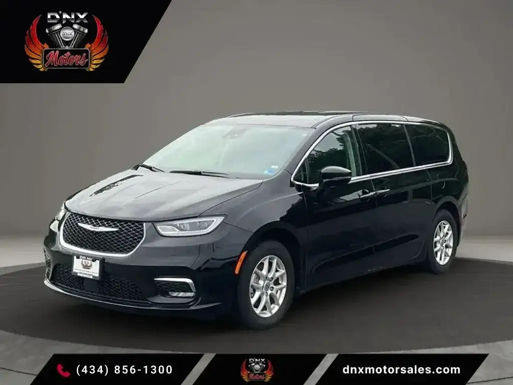 2024 Chrysler Pacifica Touring L's photo