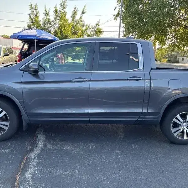 2017 Honda Ridgeline RTS AWD photo 3