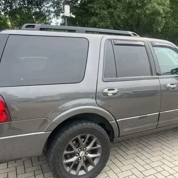 2017 Ford Expedition Limited 4X4 photo 5