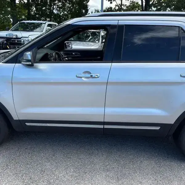 2017 Ford Explorer Platinum 4WD photo 3