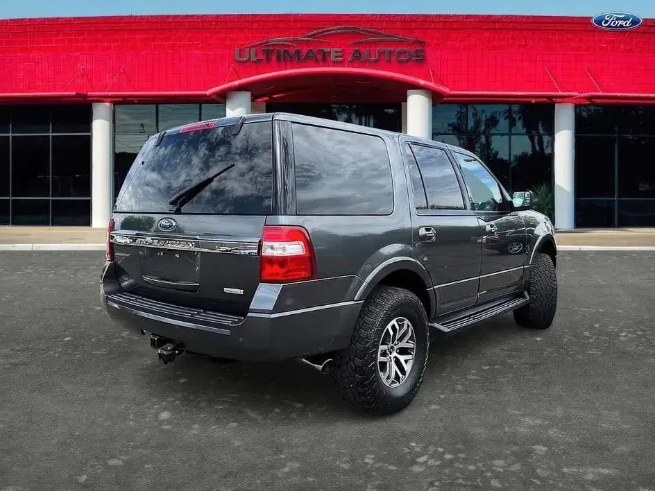 2017 Ford Expedition XLT 4x4 photo 3