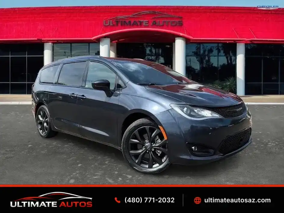 2019 Chrysler Pacifica Touring L's photo