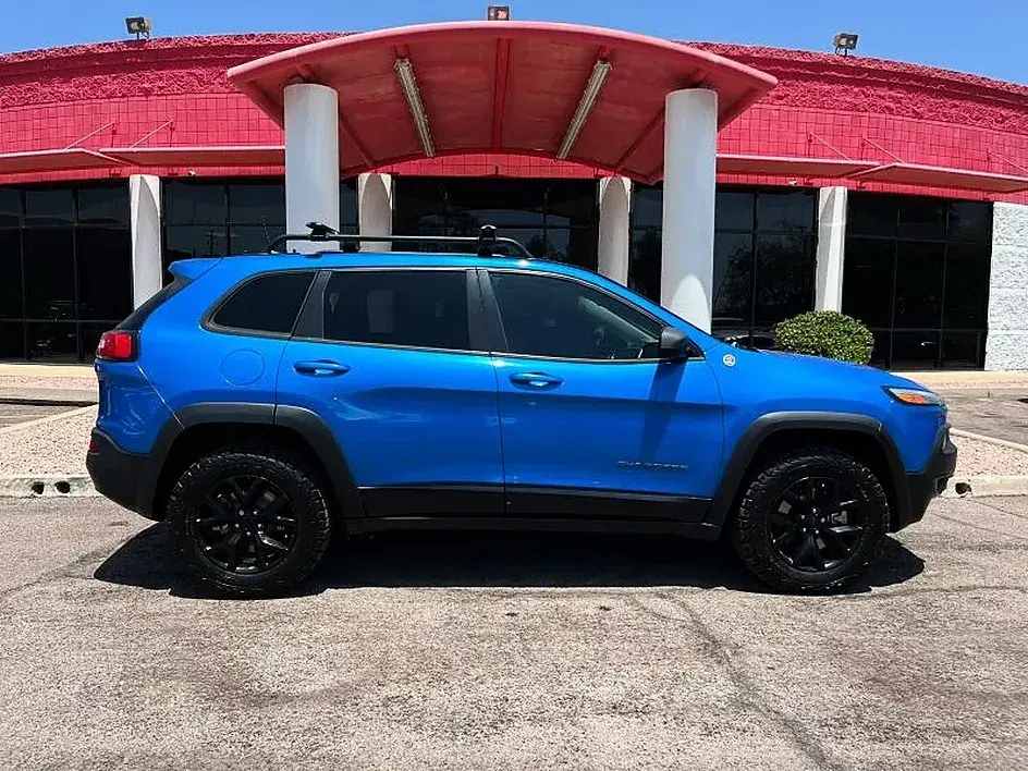 2017 Jeep Cherokee Trailhawk 4WD photo 5