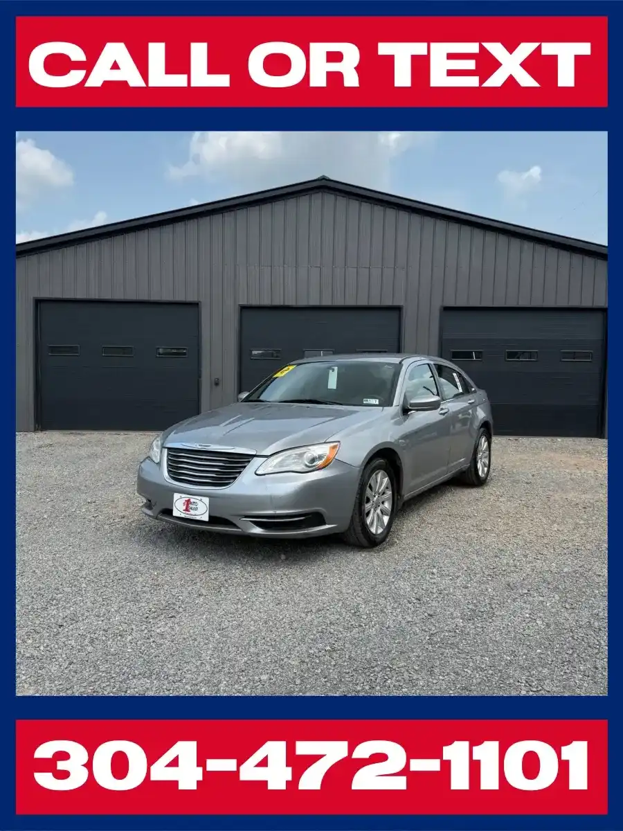 2013 Chrysler 200 Touring's photo