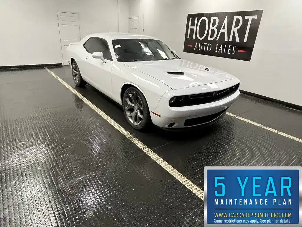 2017 Dodge Challenger SXT Plus's photo