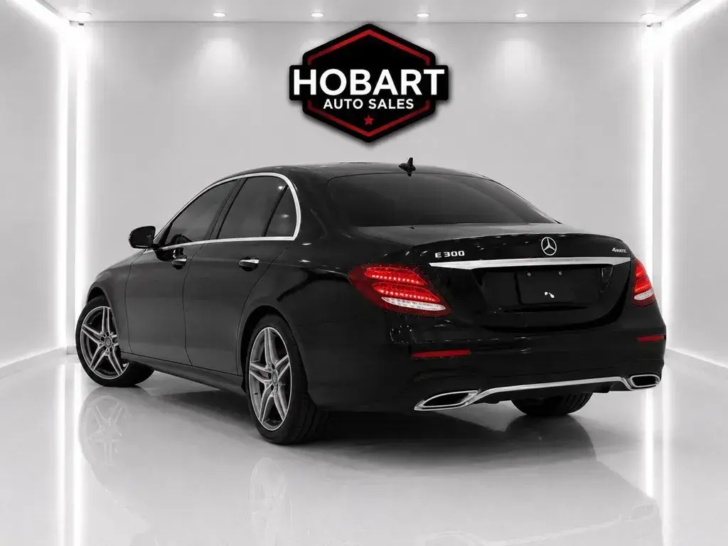 2018 Mercedes-Benz E-Class E300 4MATIC photo 4