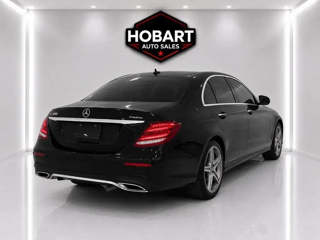 2018 Mercedes-Benz E-Class E300 4MATIC photo 5