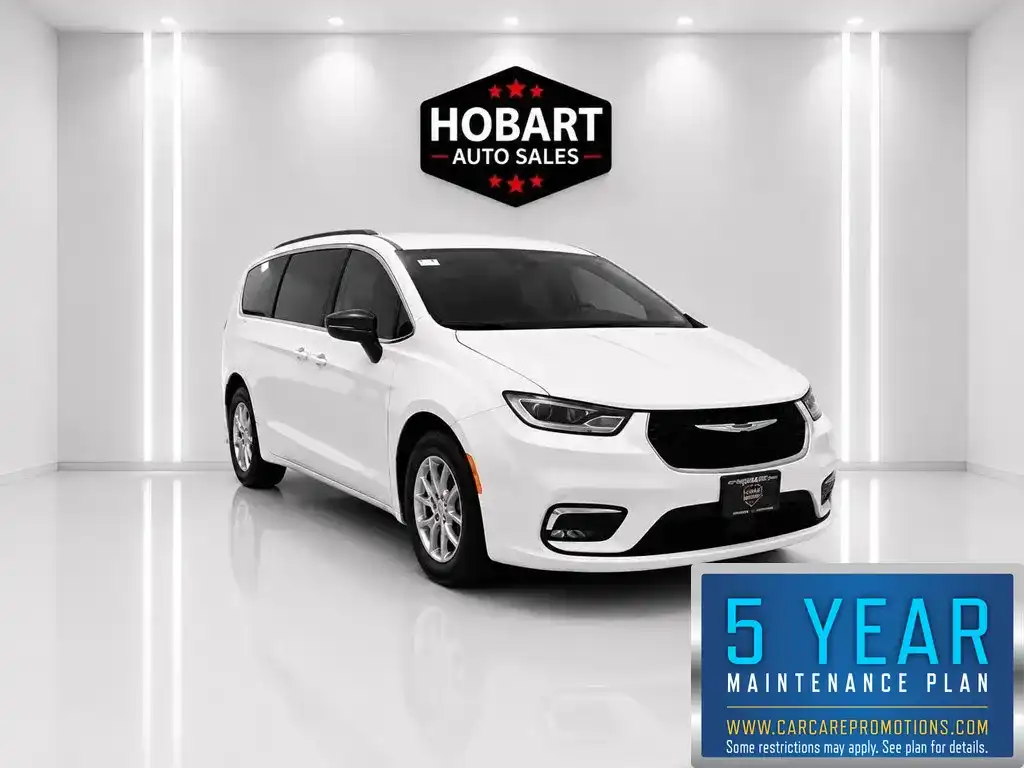 2023 Chrysler Pacifica Touring L's photo