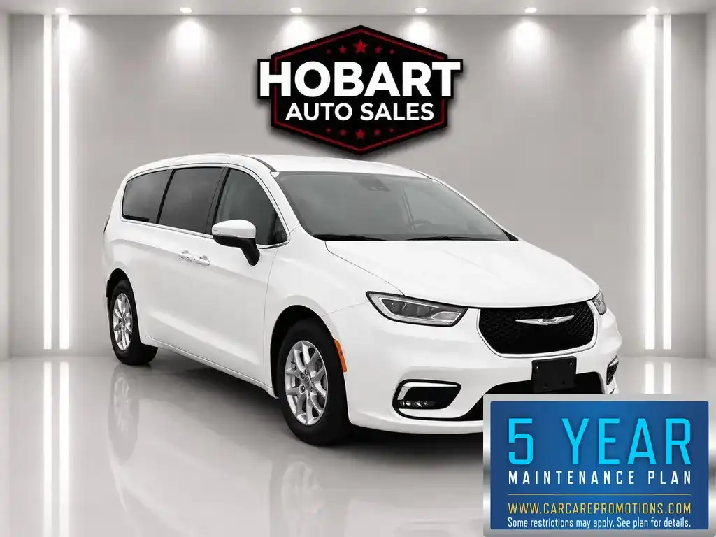 2024 Chrysler Pacifica Touring L's photo
