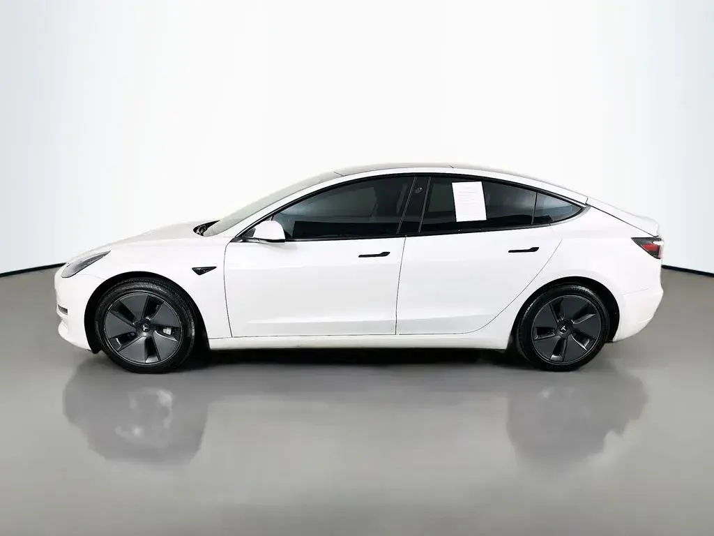 2021 Tesla Model 3 Standard Range Plus photo 5