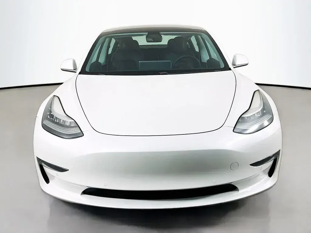 2020 Tesla Model 3 Standard Range Plus photo 3