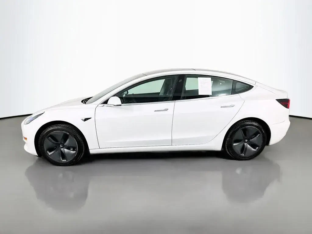 2020 Tesla Model 3 Standard Range Plus photo 5