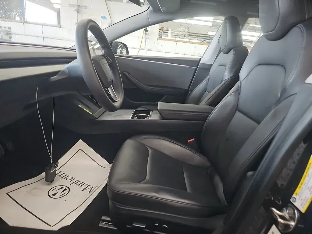 2024 Tesla Model 3 Base photo 3
