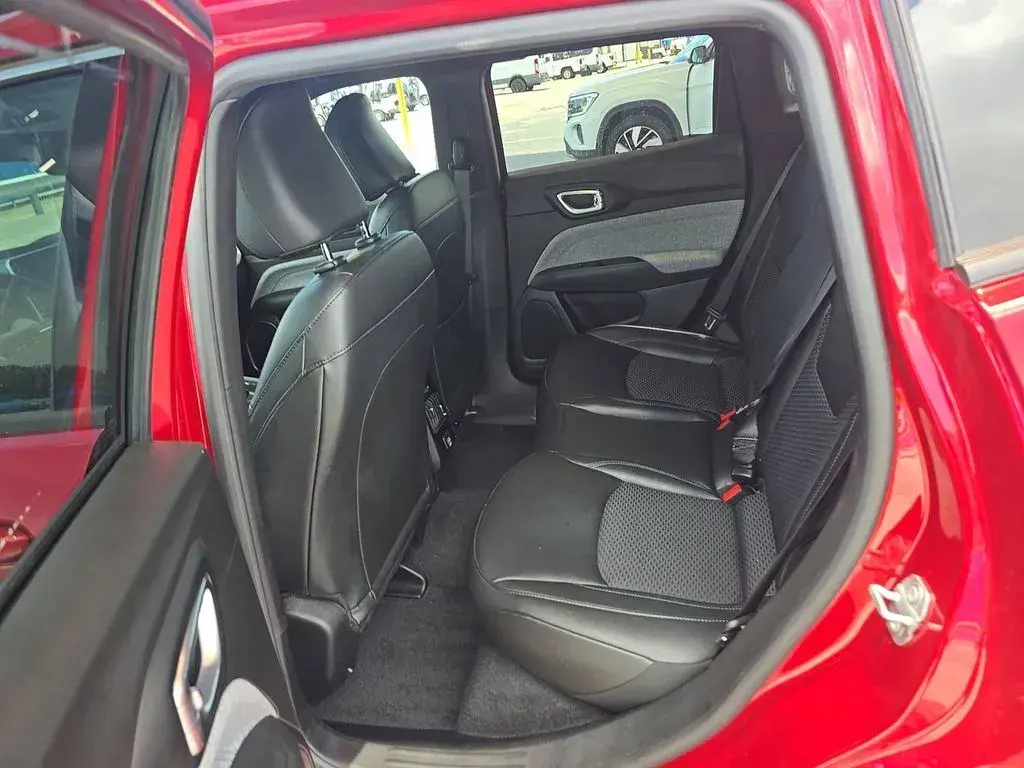 2025 Jeep Compass Latitude 4X4 photo 4