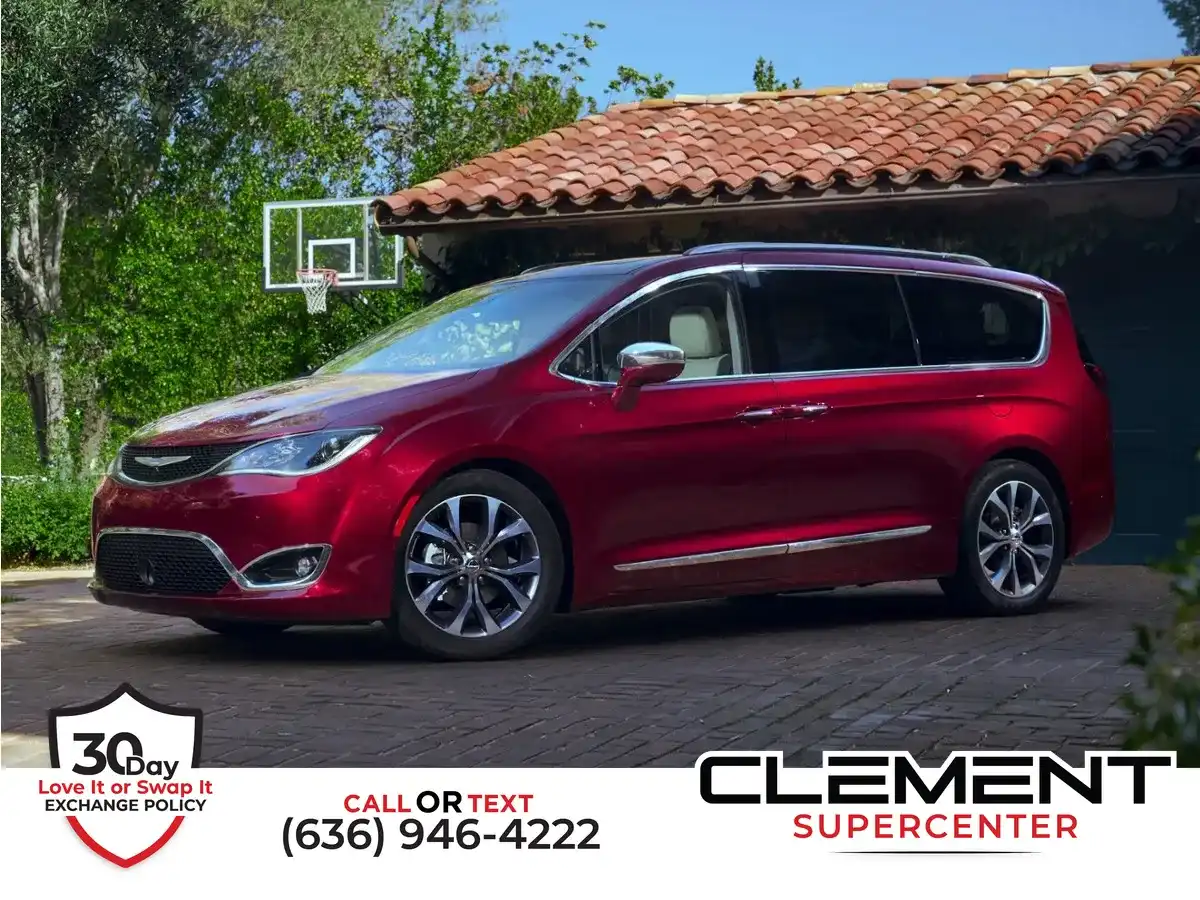 2017 Chrysler Pacifica Touring-L's photo